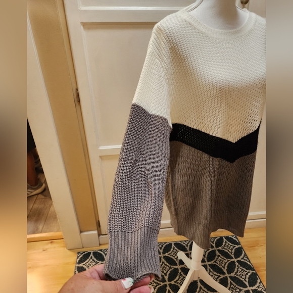 Emery Rose Women's Oversized Long-sleeved Sweater 🌹 - Picture 5 of 12